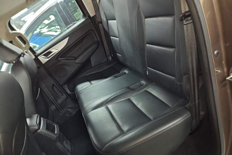 Used Great Wall Poer 2021 2.0T Commercial Version Automatic Diesel 4x4 Navigation-Ready Long-Box GW4D20M Left Rear Seat