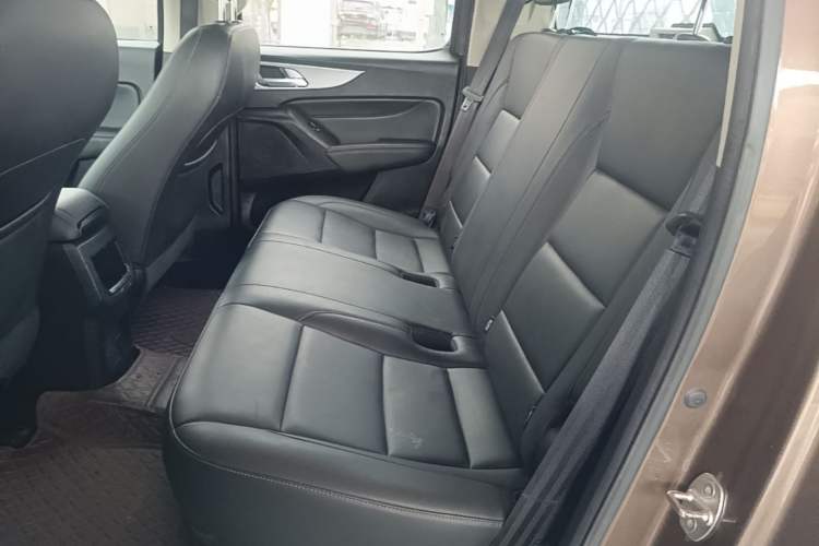 Used Great Wall Poer 2021 2.0T Commercial Version Automatic Diesel Two-Wheel Drive Elite Trim with Long Bed – GW4D20M Left Rear Seat
