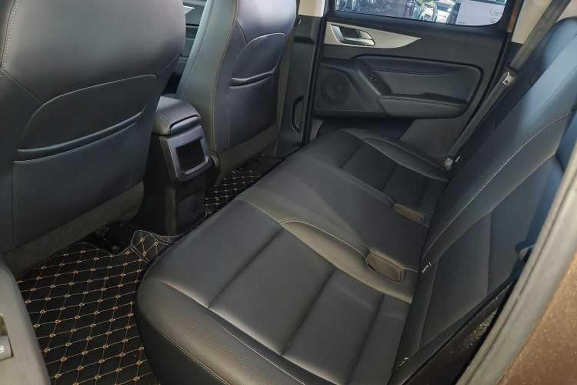 Used Great Wall Poer 2021 2.0T Commercial Version Automatic Diesel Two-Wheel Drive Elite Trim with Long Bed – GW4D20M Left Rear Seat