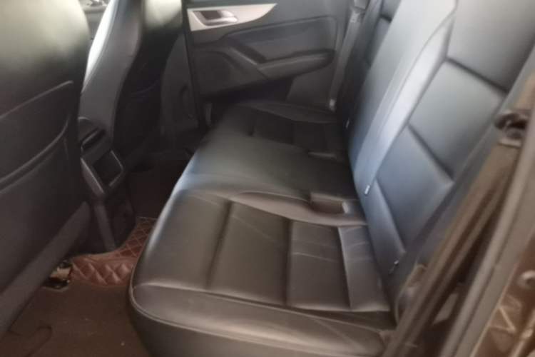Used Great Wall Poer 2021 2.0T Commercial Version Automatic Diesel Two-Wheel Drive Elite Trim with Long Bed – GW4D20M Left Rear Seat