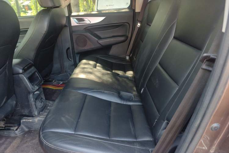 Used Great Wall Poer 2021 2.0T Commercial Version Automatic Diesel Two-Wheel Drive Elite Trim with Long Bed – GW4D20M Left Rear Seat