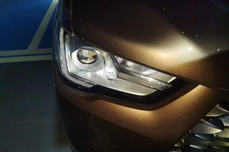 Used Great Wall Poer 2021 2.0T Commercial Version Automatic Diesel Two-Wheel Drive Elite Trim with Long Bed – GW4D20M Right Front Headlight