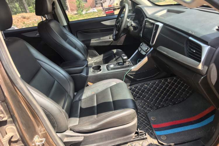 Used Great Wall Poer 2021 2.0T Commercial Version Automatic Diesel Two-Wheel Drive Elite Trim with Long Bed – GW4D20M Right Front Seat