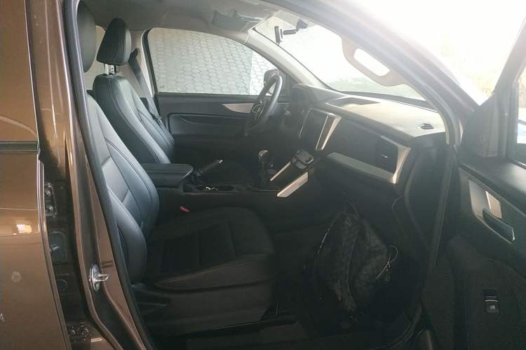 Used Great Wall Poer 2021 2.0T Commercial Version Manual Diesel Two-Wheel Drive Elite Long-Box GW4D20M Right Front Seat