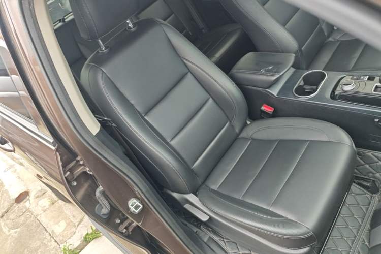 Used Great Wall Poer 2021 2.0T Commercial Version Automatic Diesel 4x4 Elite Long-Box GW4D20M Right Front Seat