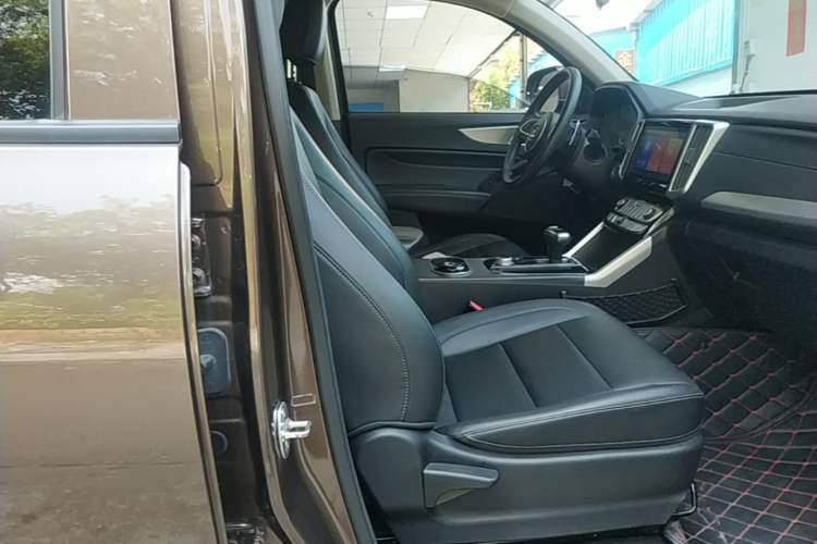 Used Great Wall Poer 2021 2.0T Commercial Version Automatic Diesel Two-Wheel Drive Elite Trim with Long Bed – GW4D20M Right Front Seat