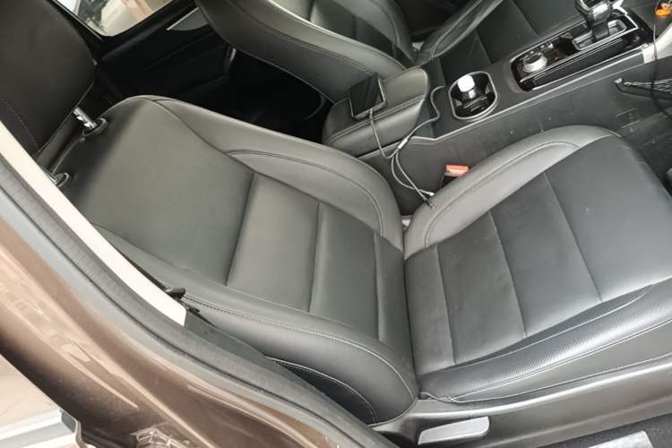Used Great Wall Poer 2021 2.0T Commercial Version Automatic Diesel Two-Wheel Drive Elite Trim with Long Bed – GW4D20M Right Front Seat