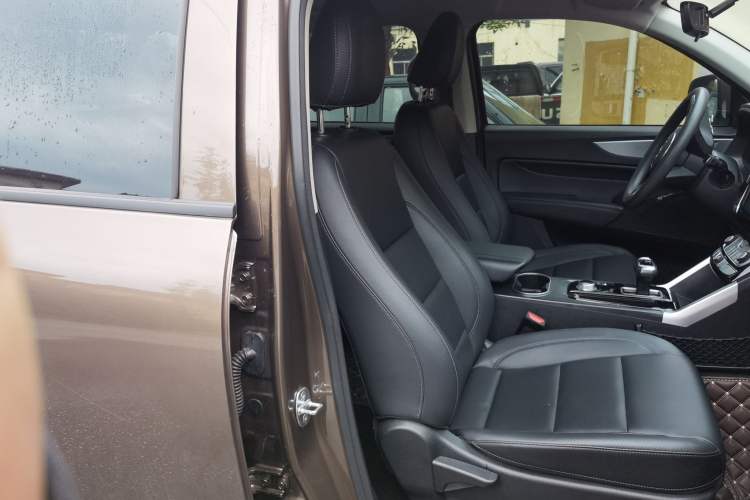 Used Great Wall Poer 2021 2.0T Commercial Version Automatic Diesel Two-Wheel Drive Elite Trim with Long Bed – GW4D20M Right Front Seat