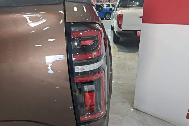 Used Great Wall Poer 2021 2.0T Global Version Passenger Automatic Diesel Two-Wheel Drive Comfort Trim Standard Cab GW4D20M Right Rear Taillight