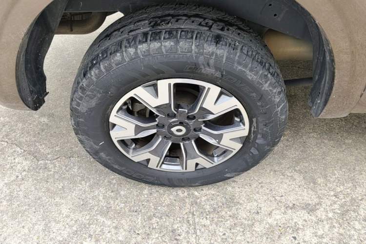 Used Great Wall Poer 2021 2.0T Global Version Passenger Automatic Diesel Two-Wheel Drive Comfort Trim Standard Cab GW4D20M Right Rear Wheel Hub