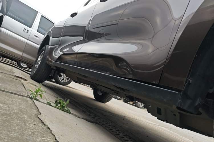 Used Great Wall Poer 2021 2.0T Commercial Version Automatic Diesel 4x4 Elite Long-Box GW4D20M Right Side Sill
