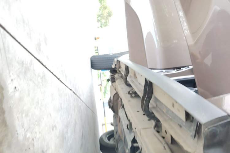 Used Great Wall Poer 2021 2.0T Commercial Version Manual Diesel Two-Wheel Drive Elite Long-Box GW4D20M Right Side Sill