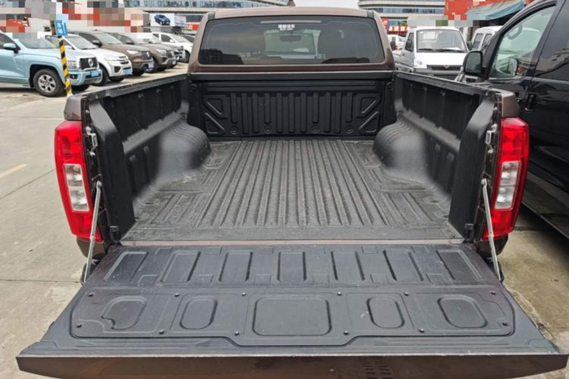 Used Great Wall Poer 2021 2.0T Commercial Version Automatic Diesel 4x4 Elite Long-Box GW4D20M Trunk