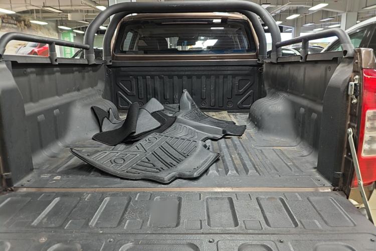 Used Great Wall Poer 2021 2.0T Commercial Version Automatic Diesel 4x4 Navigation-Ready Long-Box GW4D20M Trunk
