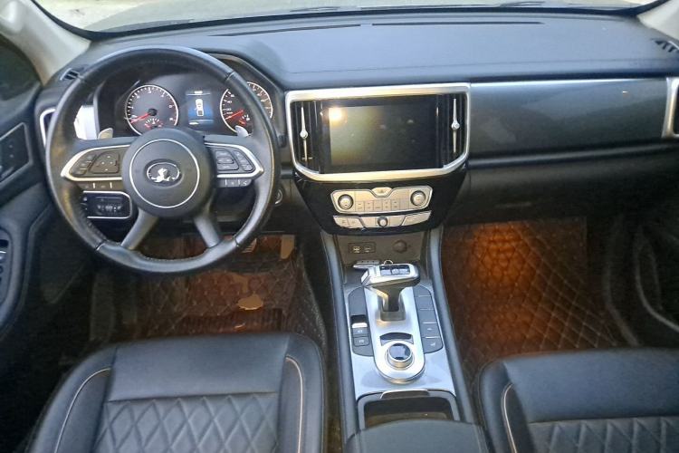 Used Great Wall Poer 2021 2.0T Global Version Automatic Diesel 4x4 Comfort Trim Standard Box GW4D20M Center Console
