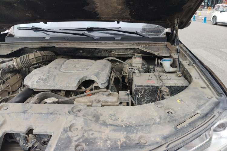 Used Great Wall Poer 2021 2.0T Commercial Version Automatic Diesel 4x4 Elite Long-Box GW4D20M Engine Bay Left