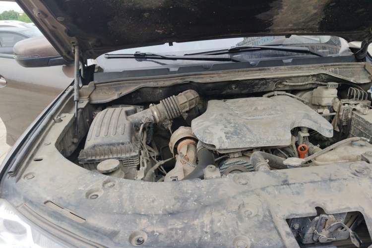 Used Great Wall Poer 2021 2.0T Commercial Version Automatic Diesel 4x4 Elite Long-Box GW4D20M Engine Bay Right