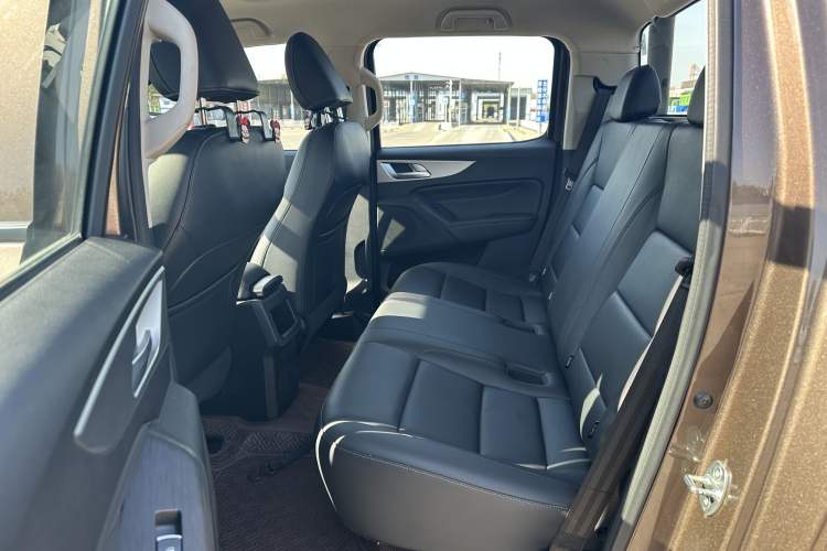 Used Great Wall Poer 2021 2.0T Commercial Version Manual Diesel Two-Wheel Drive Elite Long-Box GW4D20M Interior 5