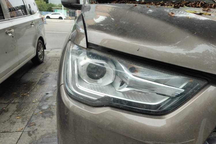 Used Great Wall Poer 2021 2.0T Commercial Version Automatic Diesel 4x4 Elite Long-Box GW4D20M Right Front Headlight