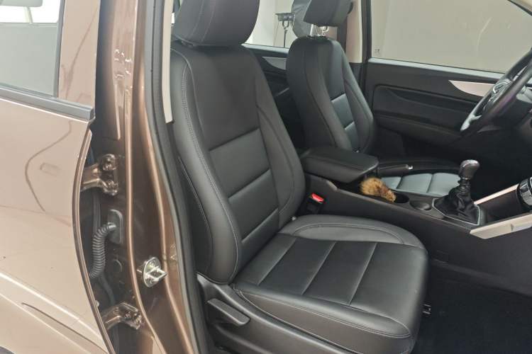 Used Great Wall Poer 2021 2.0T Commercial Version Manual Diesel Two-Wheel Drive Elite Long-Box GW4D20M Right Front Seat