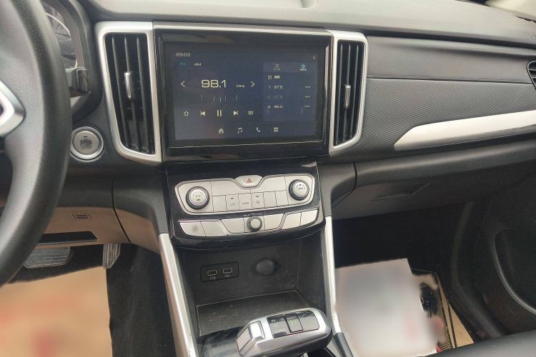 Used Great Wall Poer 2021 2.0T Commercial Version Automatic Diesel 4x4 Elite Long-Box GW4D20M Audio And AC Panel
