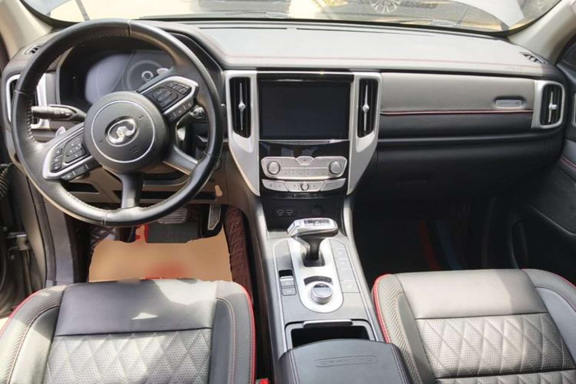 Used Great Wall Poer 2021 2.0T Off-Road Version Automatic Diesel 4x4 Mount Everest Edition GW4D20M Center Console