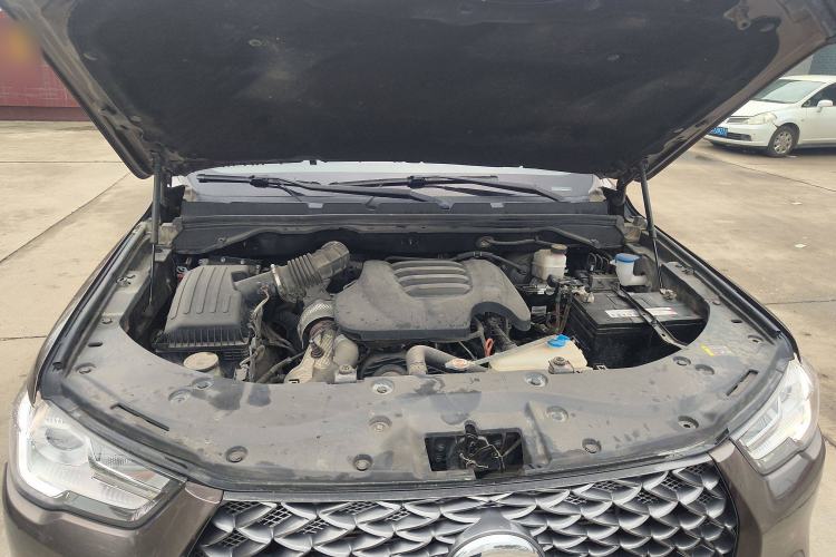 Used Great Wall Poer 2021 2.0T Commercial Version Automatic Diesel 4x4 Elite Long-Box GW4D20M Engine Bay