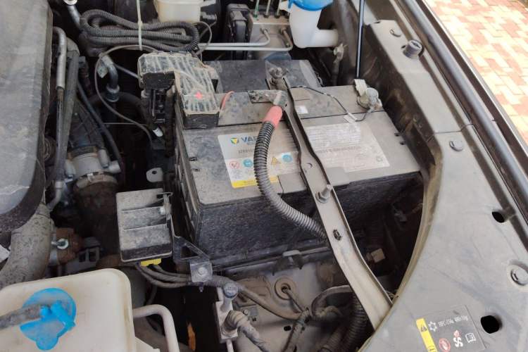 Used Great Wall Poer 2021 2.0T Off-Road Version Automatic Diesel 4x4 Mount Everest Edition GW4D20M Engine Bay Left