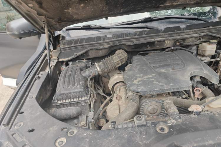 Used Great Wall Poer 2021 2.0T Off-Road Version Automatic Diesel 4x4 Mount Everest Edition GW4D20M Engine Bay Right