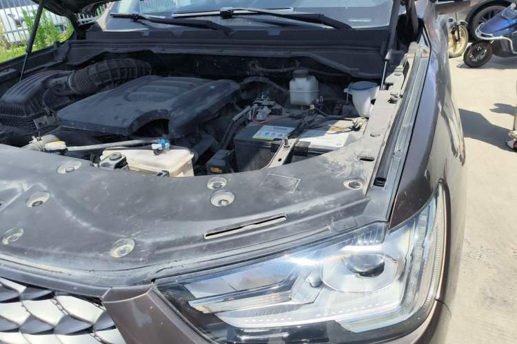 Used Great Wall Poer 2021 2.0T Commercial Version Manual Diesel 4x4 Elite Long-Box GW4D20M Engine Bay Left