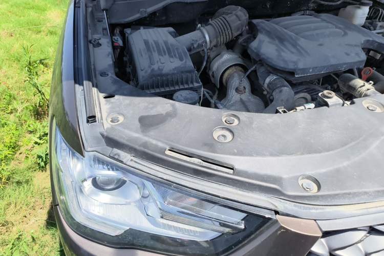 Used Great Wall Poer 2021 2.0T Commercial Version Manual Diesel 4x4 Elite Long-Box GW4D20M Engine Bay Right