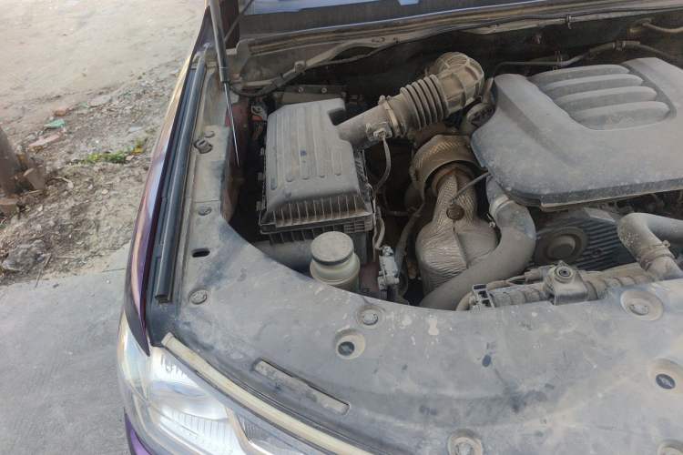 Used Great Wall Poer 2021 2.0T Commercial Version Manual Diesel Two-Wheel Drive Elite Long-Box GW4D20M Engine Bay Right