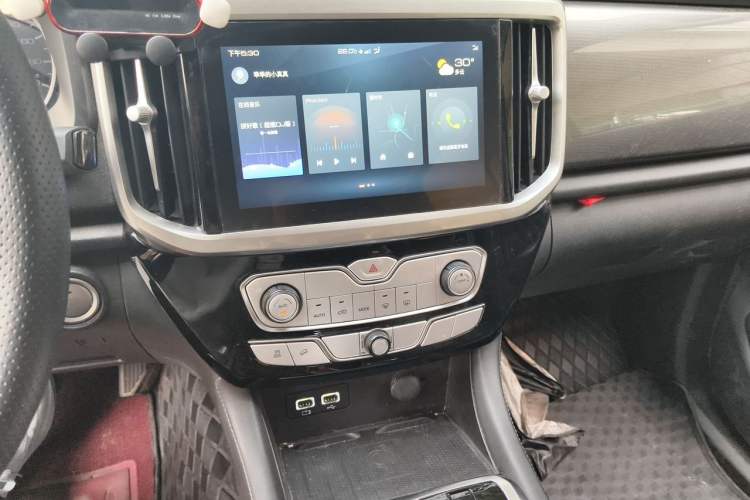 Used Great Wall Poer 2021 2.0T Global Version Passenger Automatic Diesel Two-Wheel Drive Comfort Trim Standard Cab GW4D20M Audio And AC Panel
