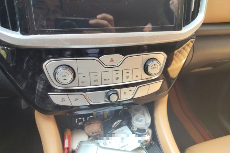 Used Great Wall Poer 2021 2.0T Global Version Automatic Diesel 4x4 Sporty Standard Cab GW4D20M Audio And AC Panel