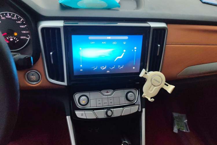 Used Great Wall Poer 2021 2.0T Commercial Version Automatic Diesel Two-Wheel Drive Elite Trim with Long Bed – GW4D20M Audio And AC Panel