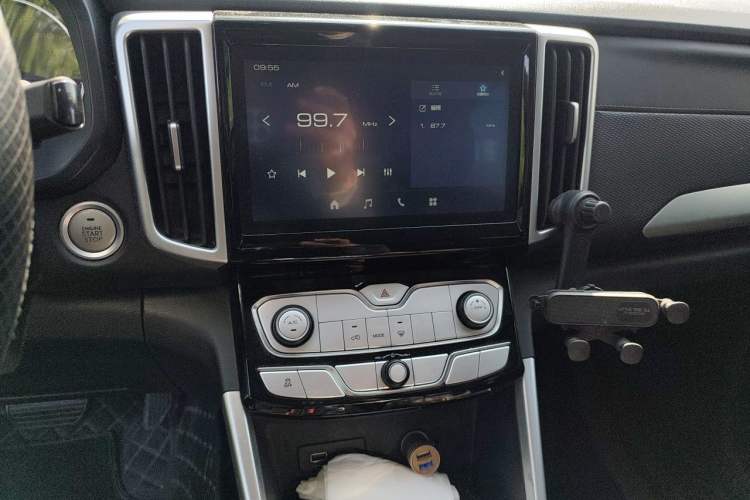 Used Great Wall Poer 2021 2.0T Commercial Version Automatic Diesel Two-Wheel Drive Elite Trim with Long Bed – GW4D20M Audio And AC Panel