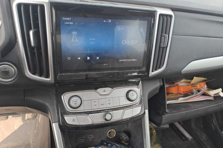 Used Great Wall Poer 2021 2.0T Commercial Version Manual Diesel Two-Wheel Drive Elite Long-Box GW4D20M Audio And AC Panel