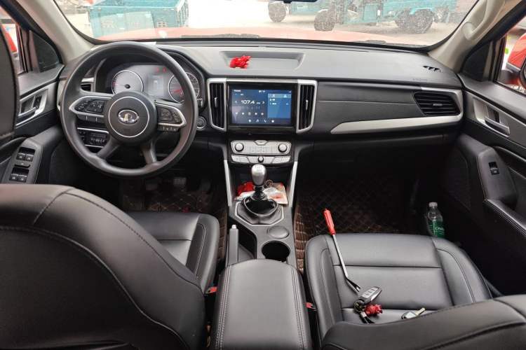 Used Great Wall Poer 2021 2.0T Commercial Version Manual Diesel Two-Wheel Drive Elite Long-Box GW4D20M Center Console