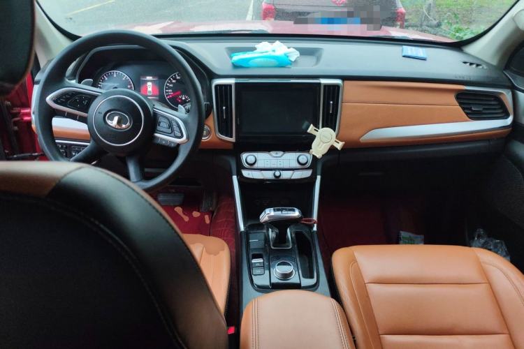 Used Great Wall Poer 2021 2.0T Commercial Version Automatic Diesel Two-Wheel Drive Elite Trim with Long Bed – GW4D20M Center Console