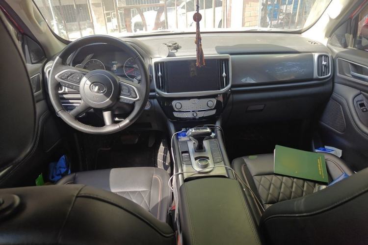 Used Great Wall Poer 2021 2.0T Global Version Automatic Gasoline 4x4 Comfort Trim Standard Cab GW4C20B Center Console