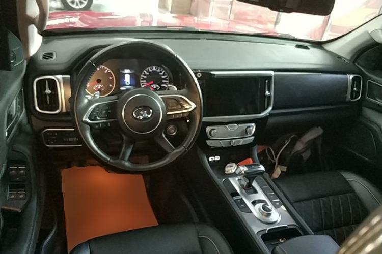 Used Great Wall Poer 2021 2.0T Global Version Automatic Diesel 4x4 Comfort Trim Standard Box GW4D20M Center Console