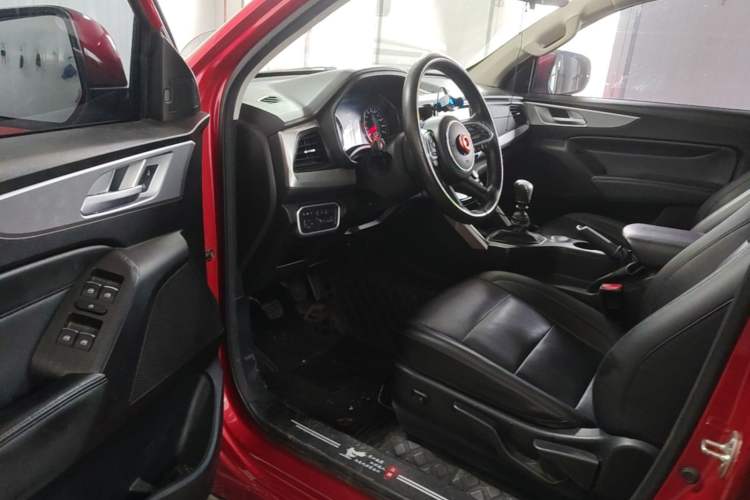 Used Great Wall Poer 2021 2.0T Commercial Version Manual Diesel Two-Wheel Drive Elite Standard Box GW4D20M Driver Seat