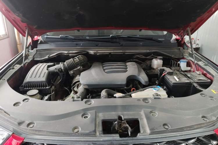 Used Great Wall Poer 2021 2.0T Commercial Version Manual Diesel Two-Wheel Drive Elite Standard Box GW4D20M Engine Bay