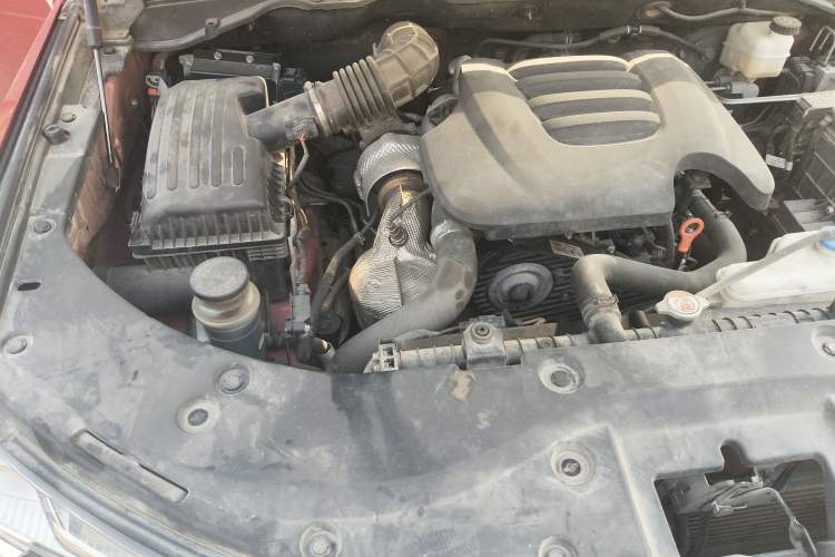 Used Great Wall Poer 2021 2.0T Commercial Version Automatic Diesel 4x4 Elite Long-Box GW4D20M Engine Bay Right