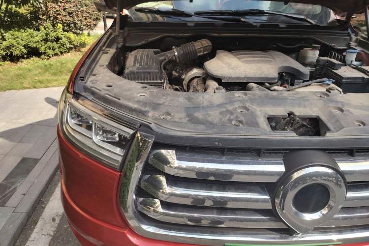 Used Great Wall Poer 2021 2.0T Global Version Automatic Diesel 4x4 Sporty Standard Cab GW4D20M Engine Bay Right