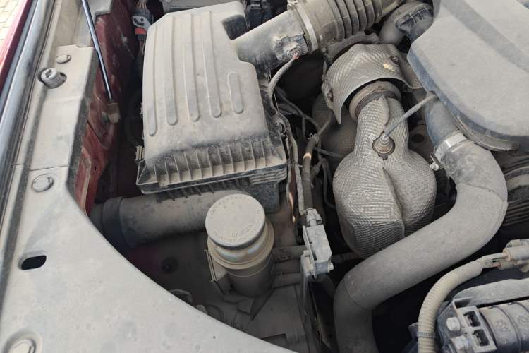 Used Great Wall Poer 2021 2.0T Commercial Version Manual Diesel Two-Wheel Drive Elite Long-Box GW4D20M Engine Bay Right