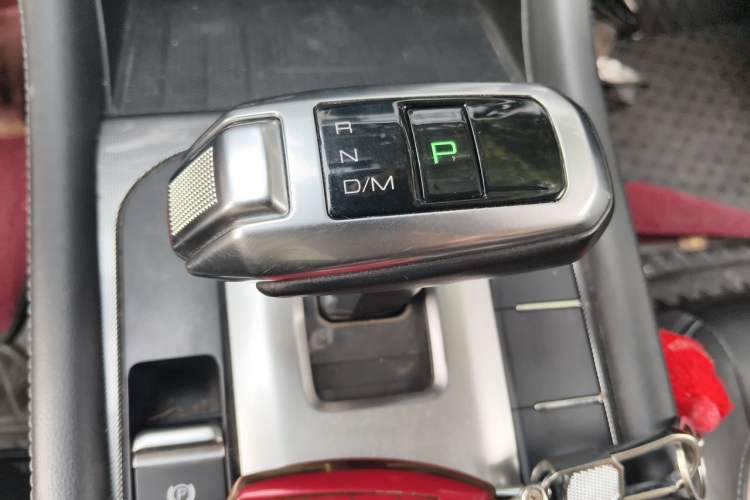 Used Great Wall Poer 2021 2.0T Global Version Passenger Automatic Diesel Two-Wheel Drive Comfort Trim Standard Cab GW4D20M Gear Lever