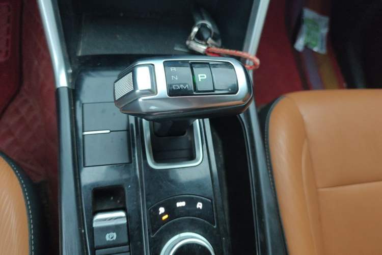 Used Great Wall Poer 2021 2.0T Commercial Version Automatic Diesel Two-Wheel Drive Elite Trim with Long Bed – GW4D20M Gear Lever