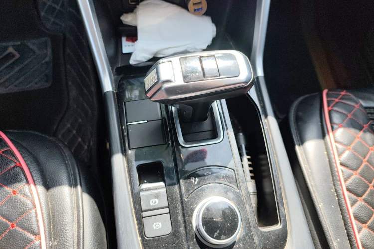Used Great Wall Poer 2021 2.0T Commercial Version Automatic Diesel Two-Wheel Drive Elite Trim with Long Bed – GW4D20M Gear Lever