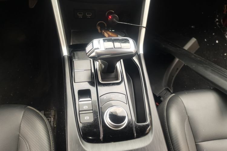 Used Great Wall Poer 2021 2.0T Commercial Version Automatic Gasoline Two-Wheel Drive Elite Trim with Long Bed – GW4C20B Gear Lever